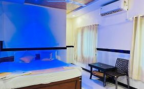 Taj Lodging & Boarding Turbhe